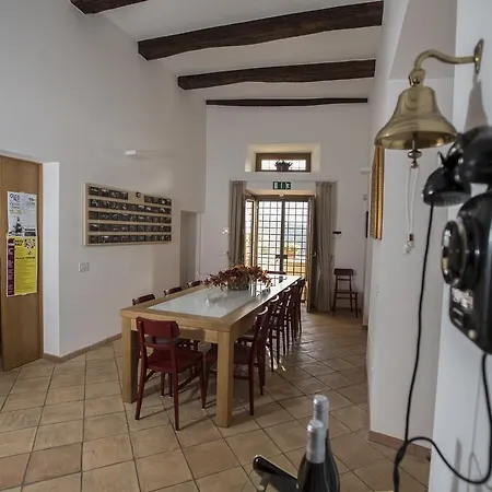 مزرعة للإقامة Palazzo Tronconi *