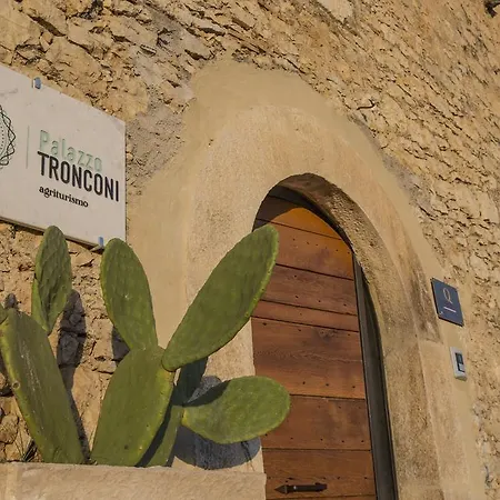 مزرعة للإقامة Palazzo Tronconi *